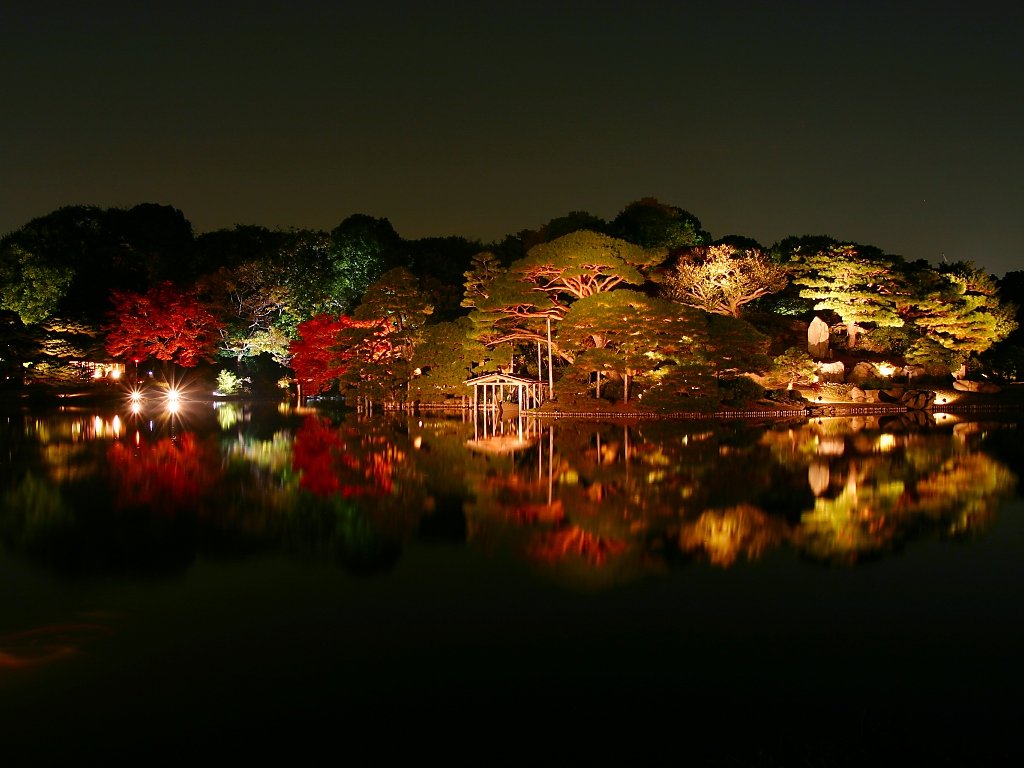Photo: www.yakei-kabegami.com