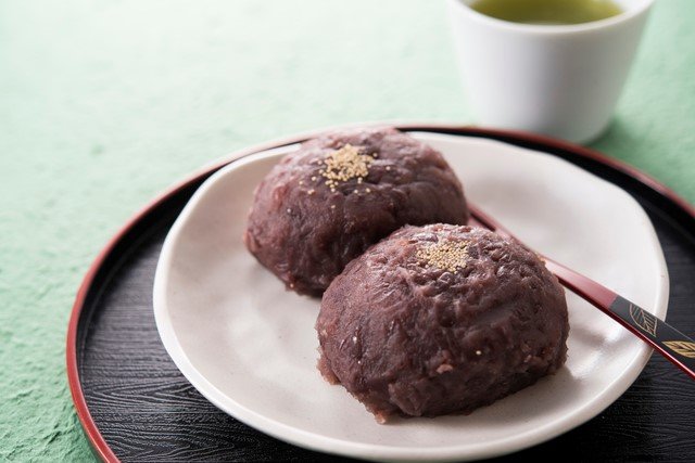 Bánh gạo nếp Botamochi/ Photo: https://www.kanro.co.jp