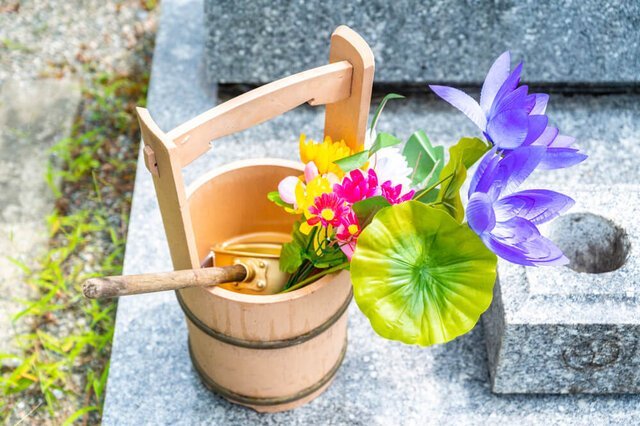 Người Nhật thường có tập quán đi tảo mộ vào ngày Xuân phân/ Photo: https://www.famille-kazokusou.com