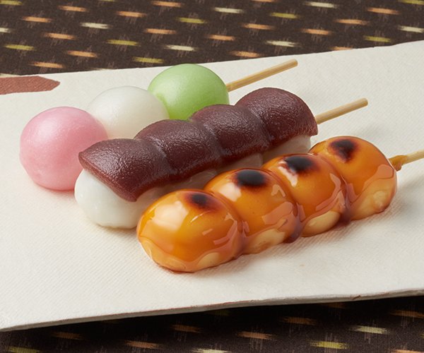 Những que kushi dango đầy màu sắc và ngon mắt/ Photo: https://www.yamazakipan.co.jp