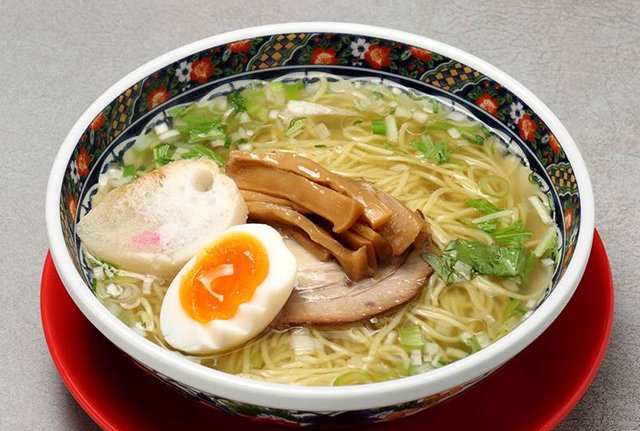 Hakodate ramen với nước dùng trong có vị thanh nhẹ/ Photo: https://www.hakodate.travel