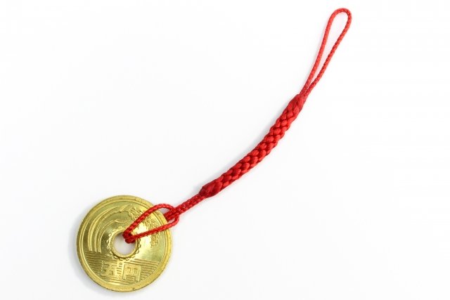 Đồng 5 yên được xem như một biểu tượng may mắn về tiền bạc, tài chính/ Photo: https://cyuncore.com
