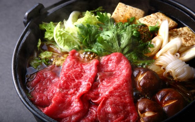 Món sukiyaki trứ danh của xứ sở mặt trời mọc/ Photo: https://mag.fufururu.jp