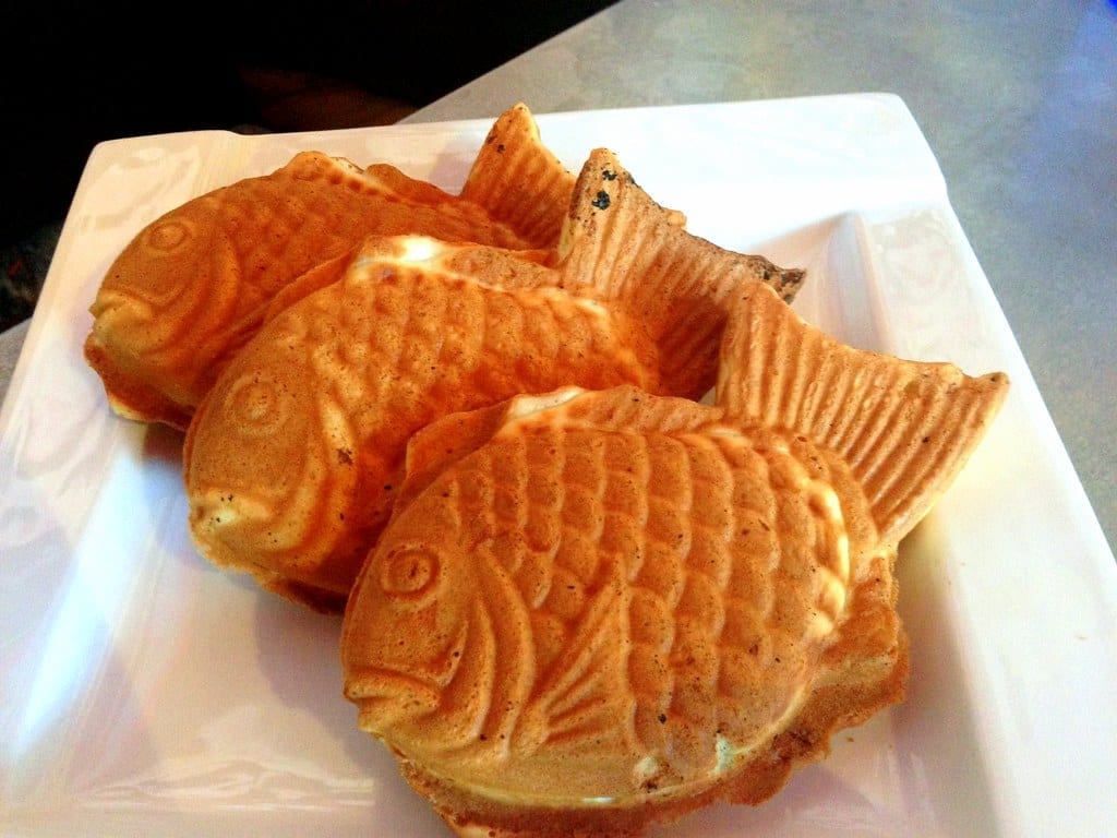 Và cả bánh cá taiyaki bên ngoài giòn tan, bên trong ngọt lịm nữa / Photo: https://thecreativeadventurer.com