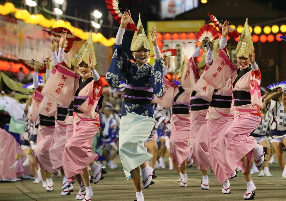 Hiện tại, lễ hội Awa Odori được tổ chức với quy mô lớn ở Tokyo và nhiều nơi khác / Photo: http://japanculturereview.japan-shops.com