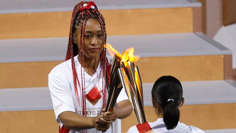 Phong cách thời trang Naomi Osaka, mỹ nhân thắp đuốc Olympic