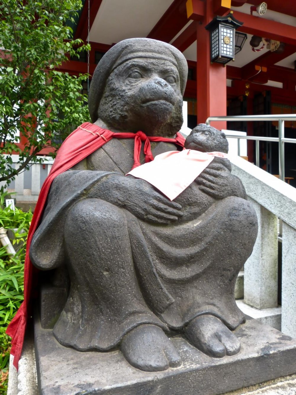 Biểu tượng của hạnh phúc gia đình “loài khỉ” ở Hie Jinja/ Photo: https://en.japantravel.com