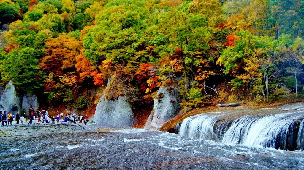 Fukiware-no-taki / Photo: https://aroundjapan.net