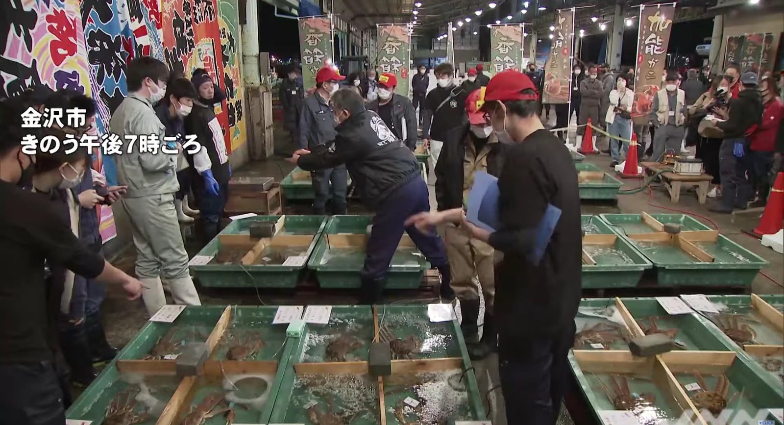 Khung cảnh nhộn nhịp của buổi đấu giá / Photo: TBS News