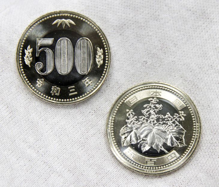 Cận cảnh đồng xu 500 yên mới / Photo: sankei.com