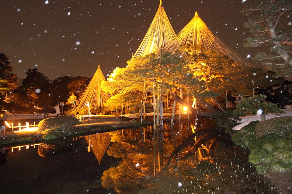 Và khung cảnh khi được thắp đèn vào ban đêm / Photo: http://hiroron-affilidream.com