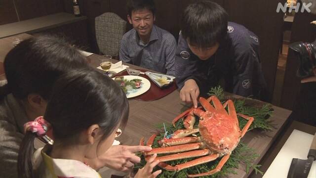 Gia đình khách hàng may mắn / Photo: NHK