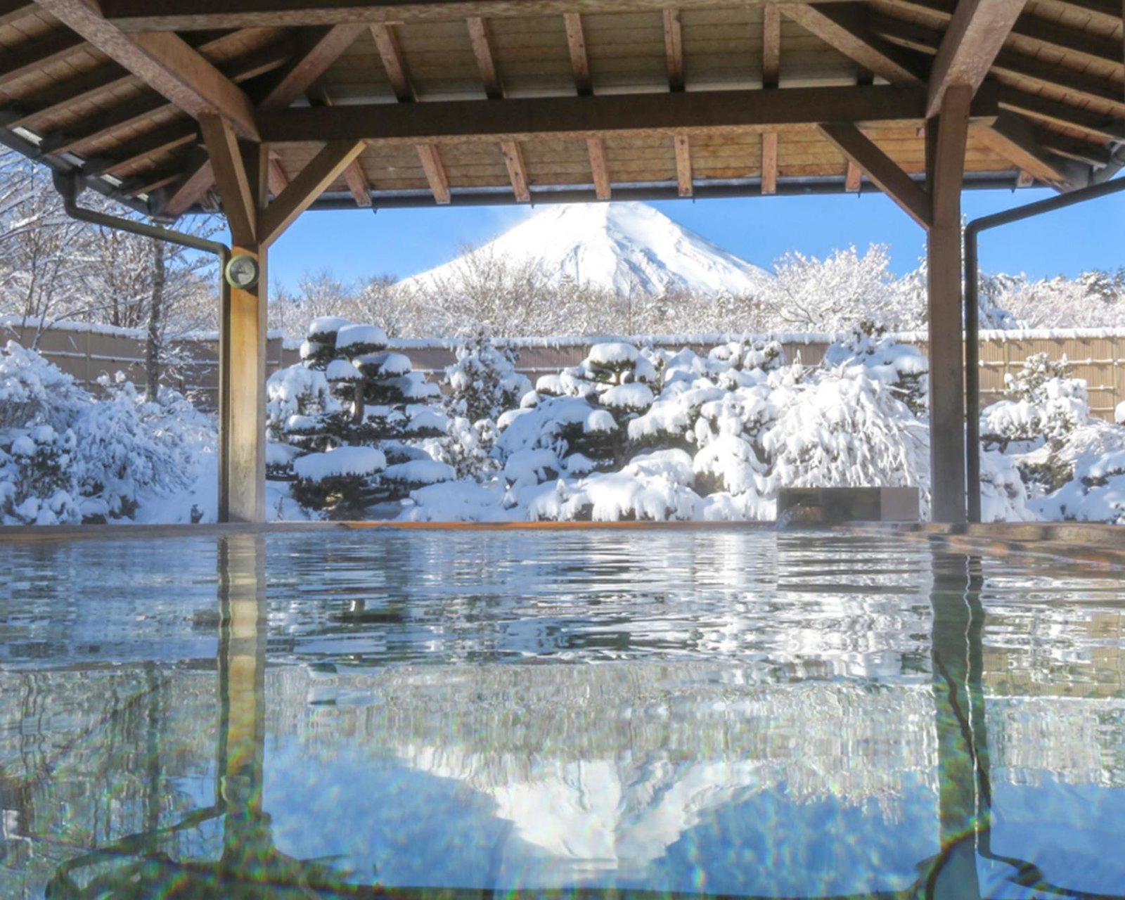 Photo by: https://lake-yamanakako.com/