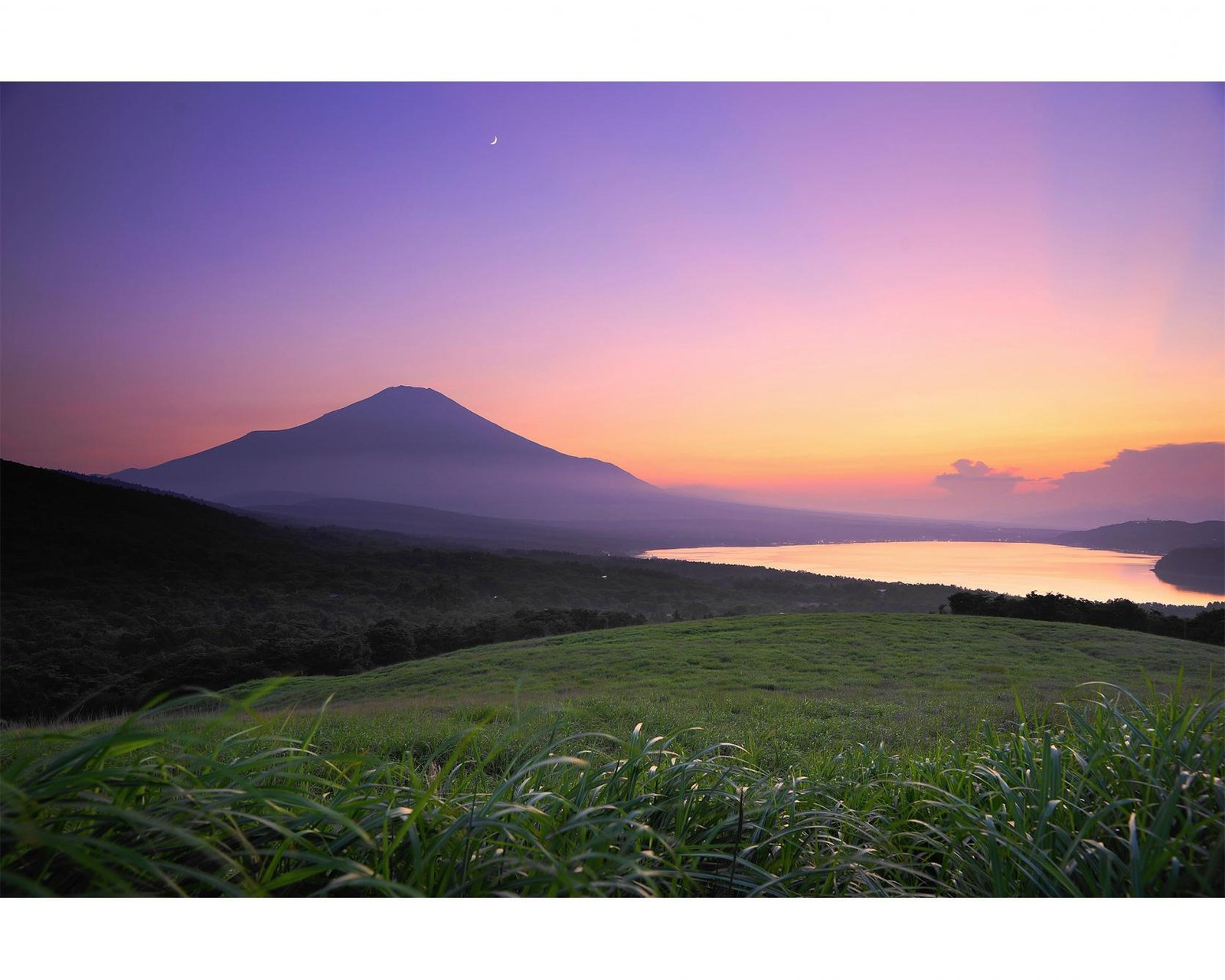 Photo by: https://lake-yamanakako.com/
